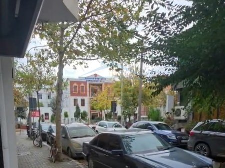Shitet ambient biznesi+garsoniere, Rruga e Bogdaneve