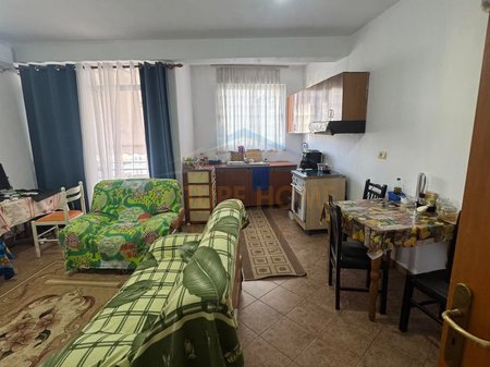 Shitet, Apartament 2+1+2, Unaza e Re