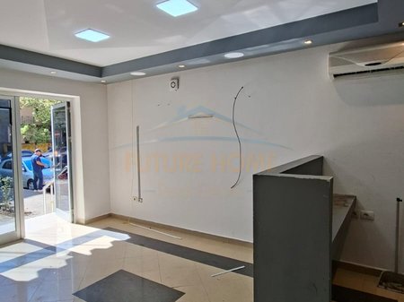 Qira, Ambient Biznesi, Stacioni i Trenit, Tiranë.