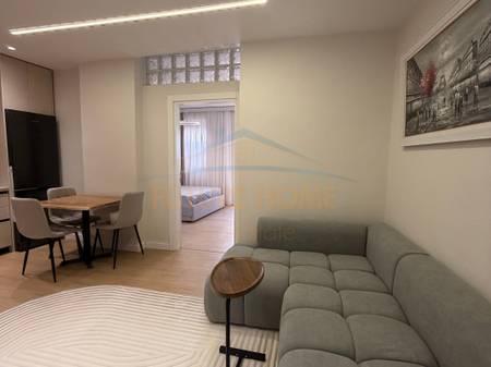 Shitet, Apartament 1+1, Rruga e Barrikadave, Tirane