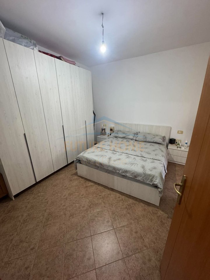 Shitet, Apartament 2+1+2, Unaza e Re