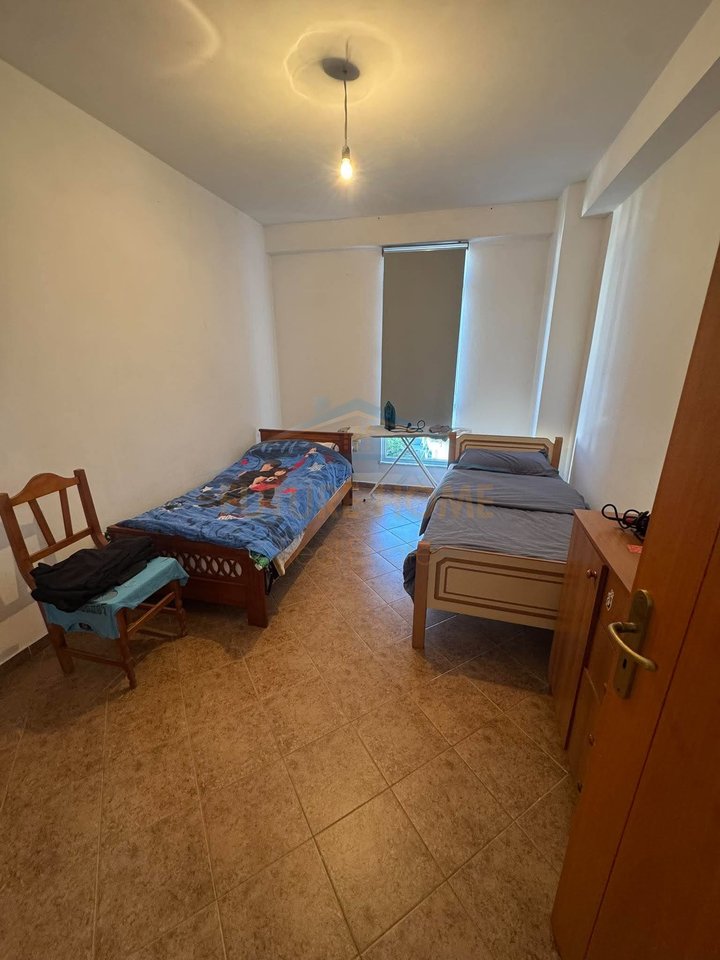 Shitet, Apartament 2+1+2, Unaza e Re