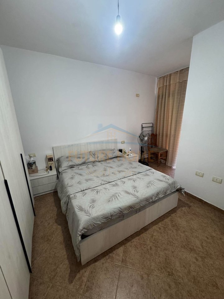 Shitet, Apartament 2+1+2, Unaza e Re