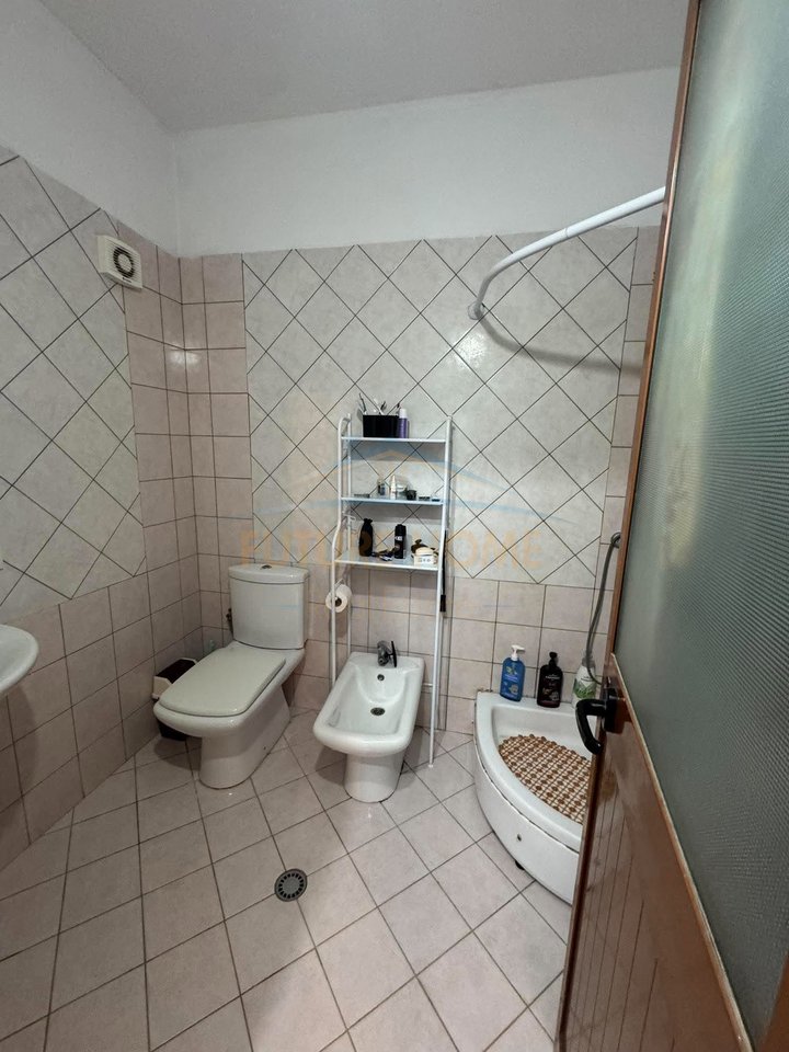 Shitet, Apartament 2+1+2, Unaza e Re