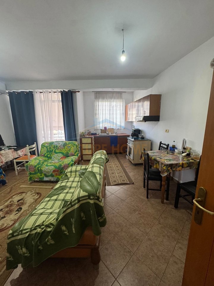 Shitet, Apartament 2+1+2, Unaza e Re