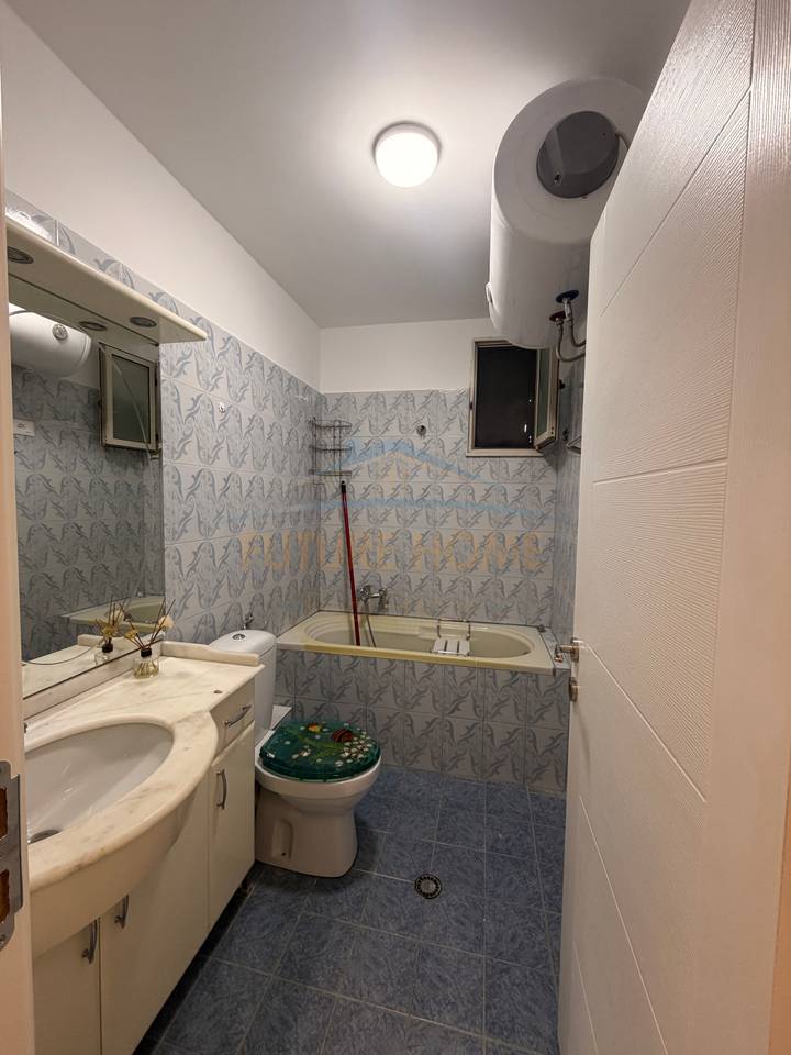 In vendita, Appartamento 1+1, Via Barrikadave, Tirana
