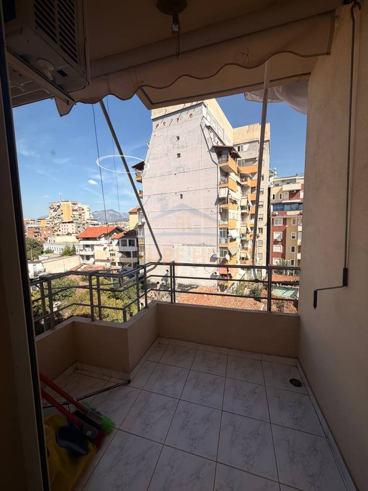 In vendita, Appartamento 1+1, Via Barrikadave, Tirana