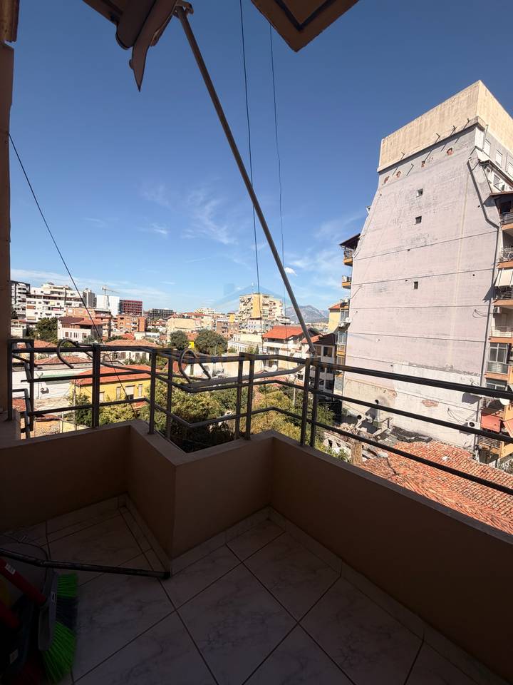 In vendita, Appartamento 1+1, Via Barrikadave, Tirana