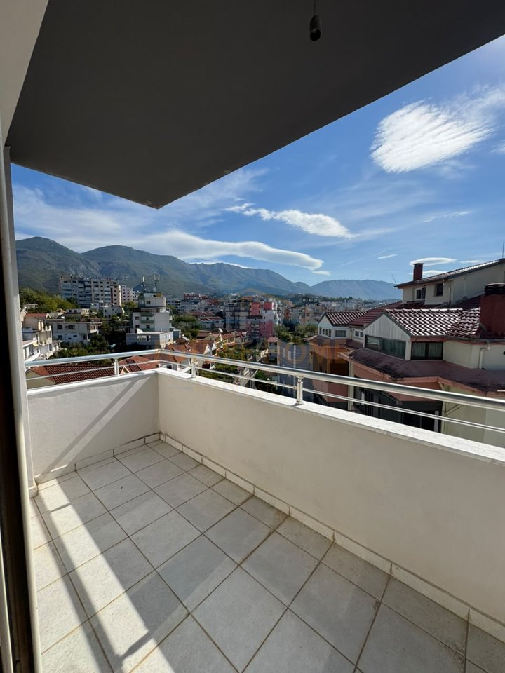 Shitet, Apartament 3+1+2, Rruga Shefqet Kuka, Fresk, Tirane