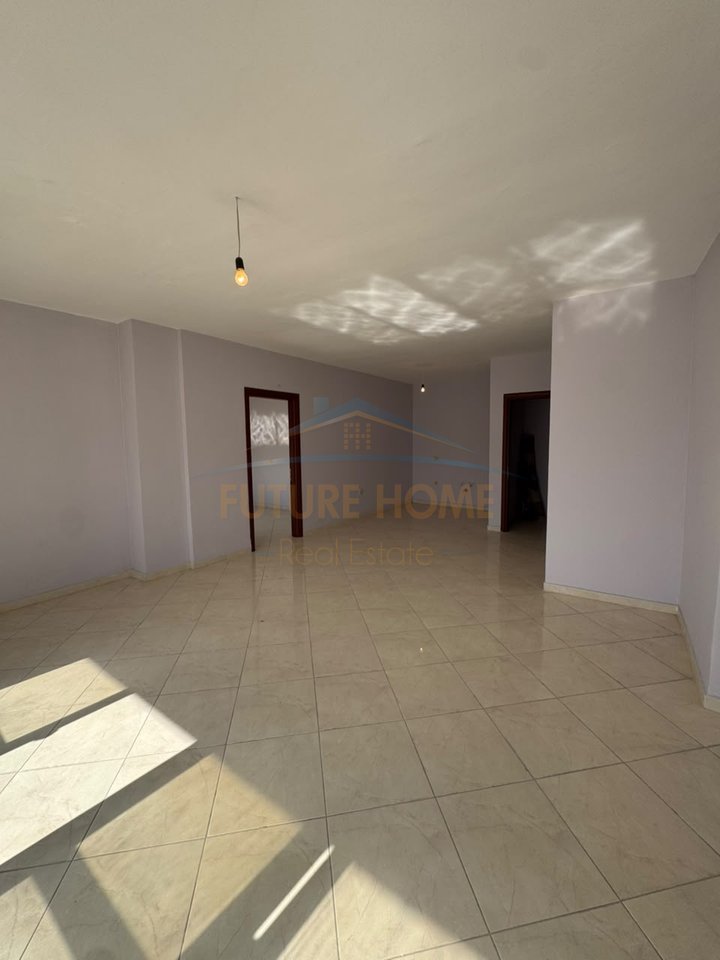 Shitet, Apartament 3+1+2, Rruga Shefqet Kuka, Fresk, Tirane