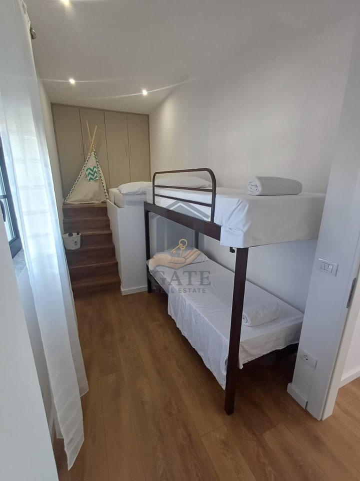 Shitet, Apartament 2+1+2+2, Ish-Urt, Durres!