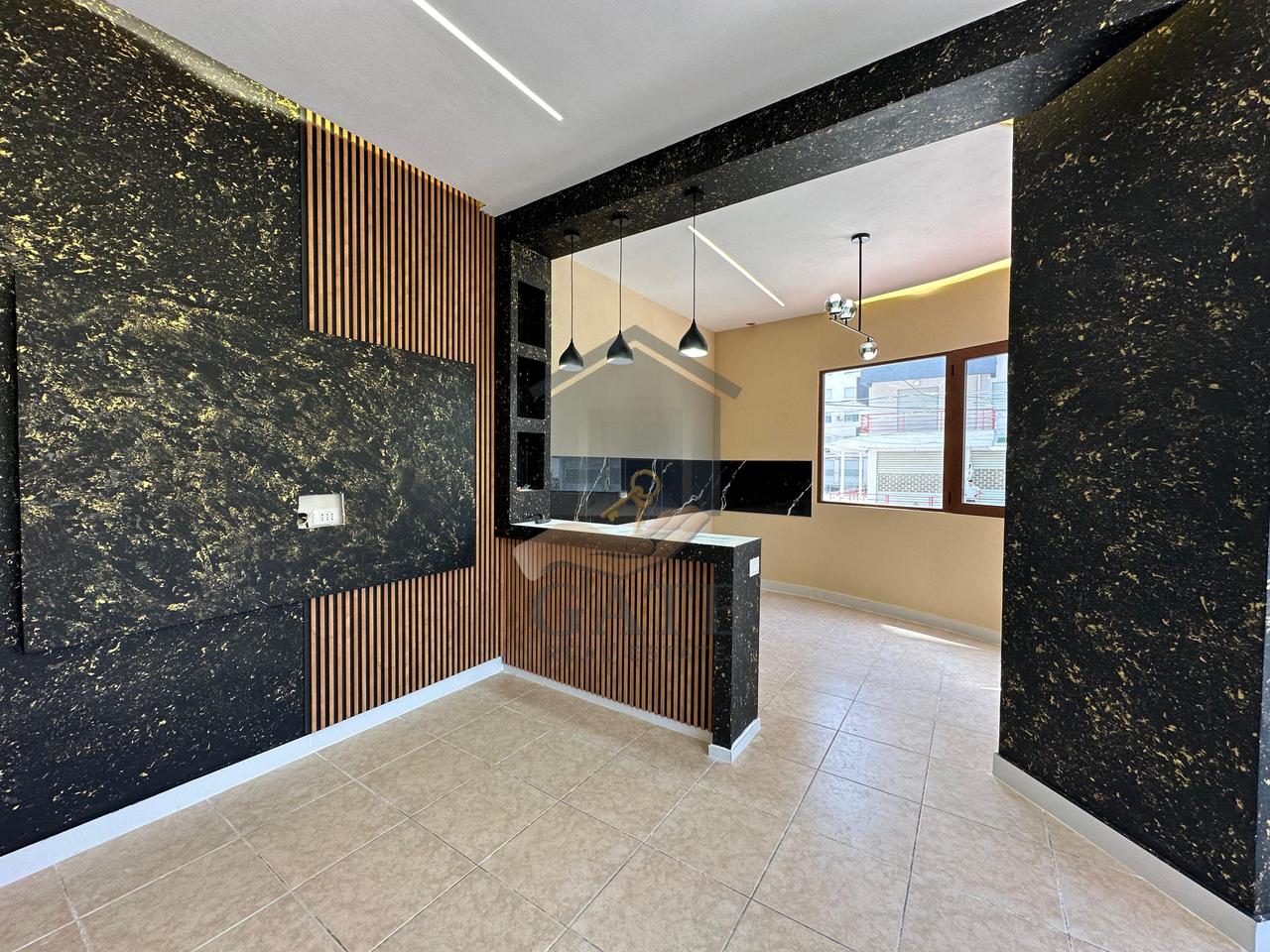 Disponojmë për shitje një super Apartament 3+1 pranë Shkollës "Bajram Curri" në Plazh.