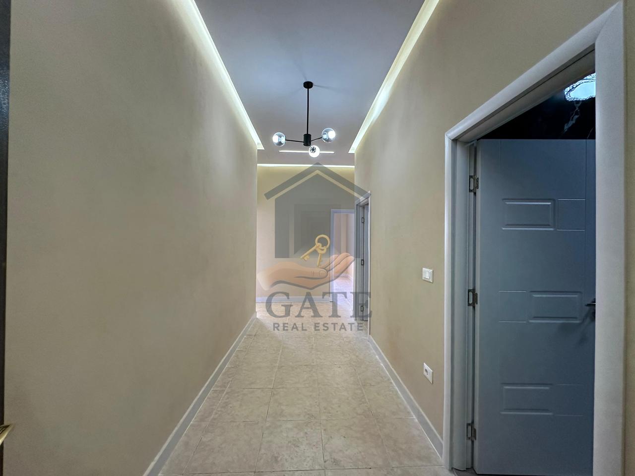 Disponojmë për shitje një super Apartament 3+1 pranë Shkollës "Bajram Curri" në Plazh.