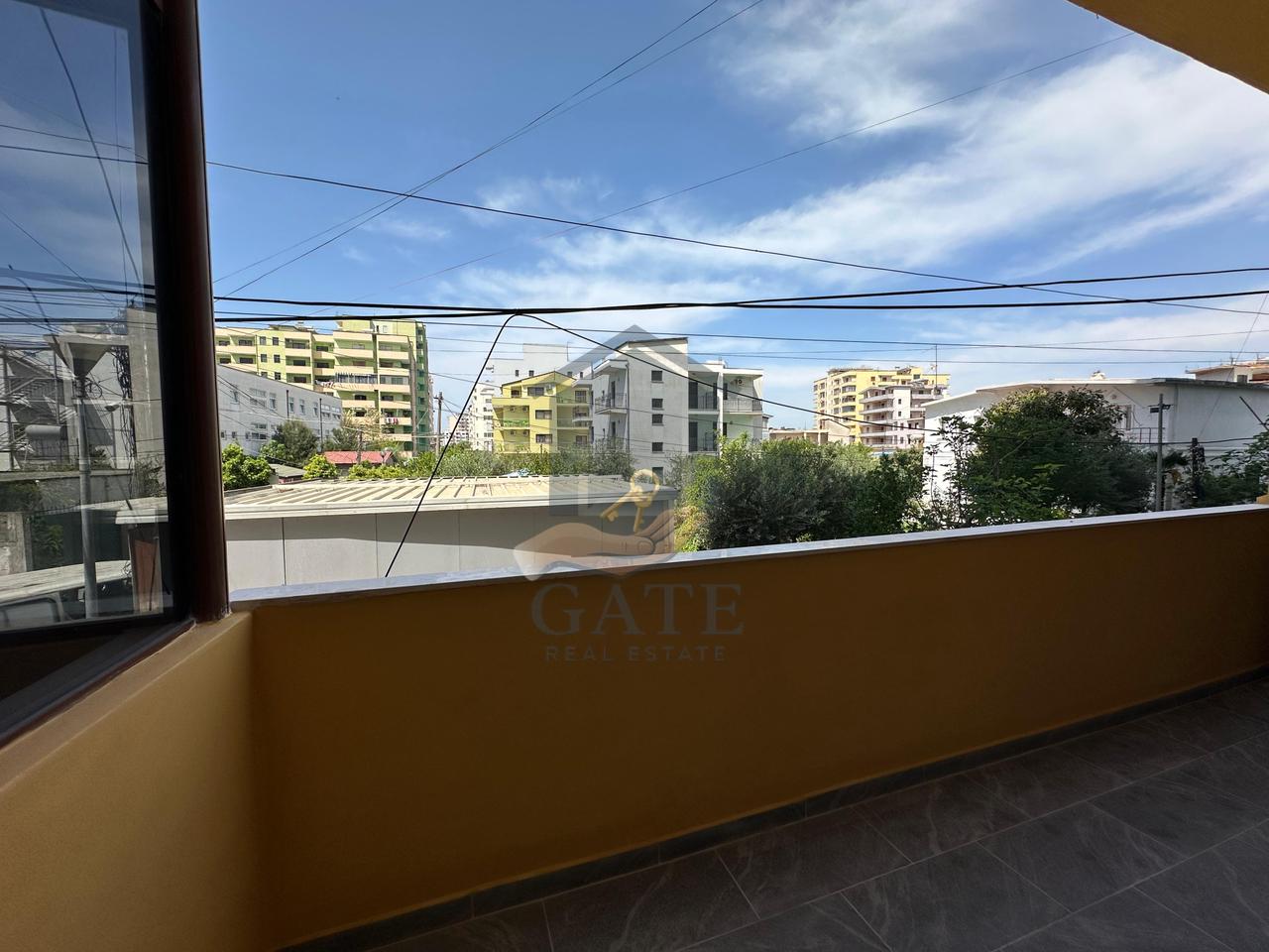 Disponojmë për shitje një super Apartament 3+1 pranë Shkollës "Bajram Curri" në Plazh.