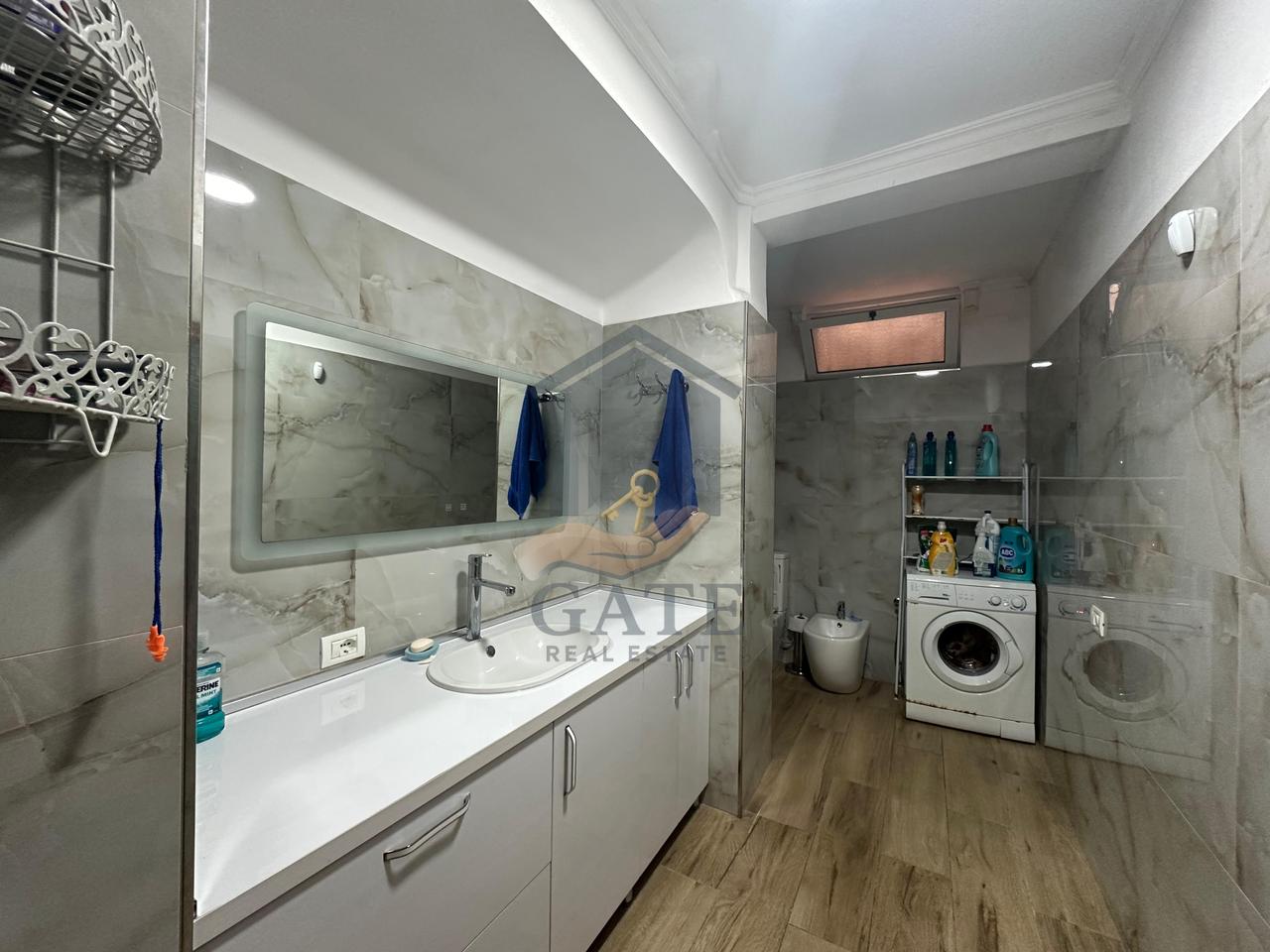 Shitet, Apartament 2+1,tek Shkolla "Qemal Mici" , Durres!