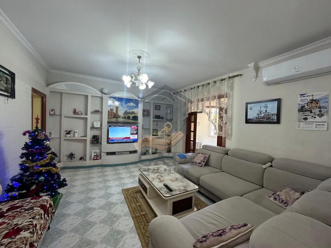 Shitet, Apartament 2+1,tek Shkolla "Qemal Mici" , Durres!