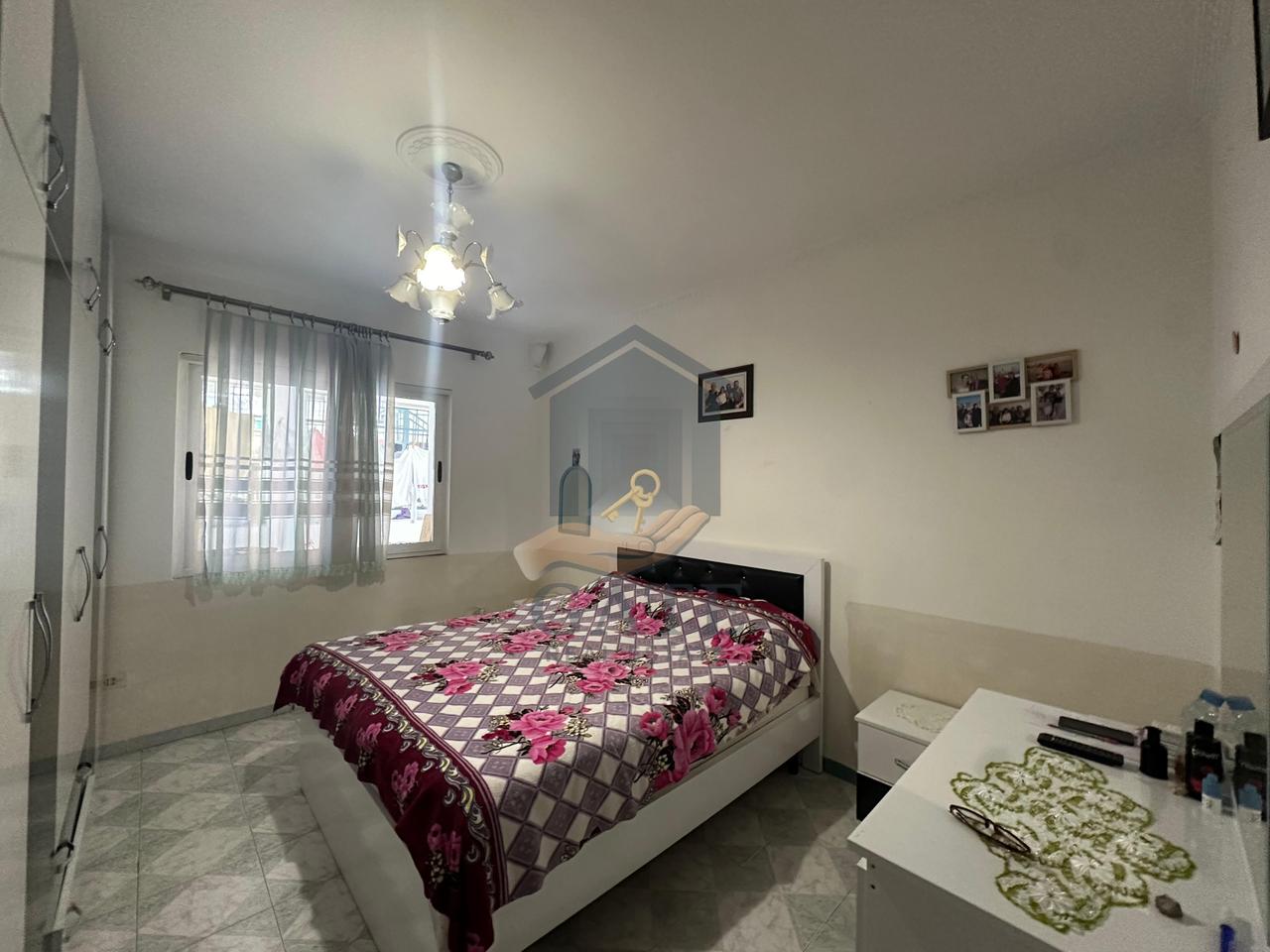 Shitet, Apartament 2+1,tek Shkolla "Qemal Mici" , Durres!