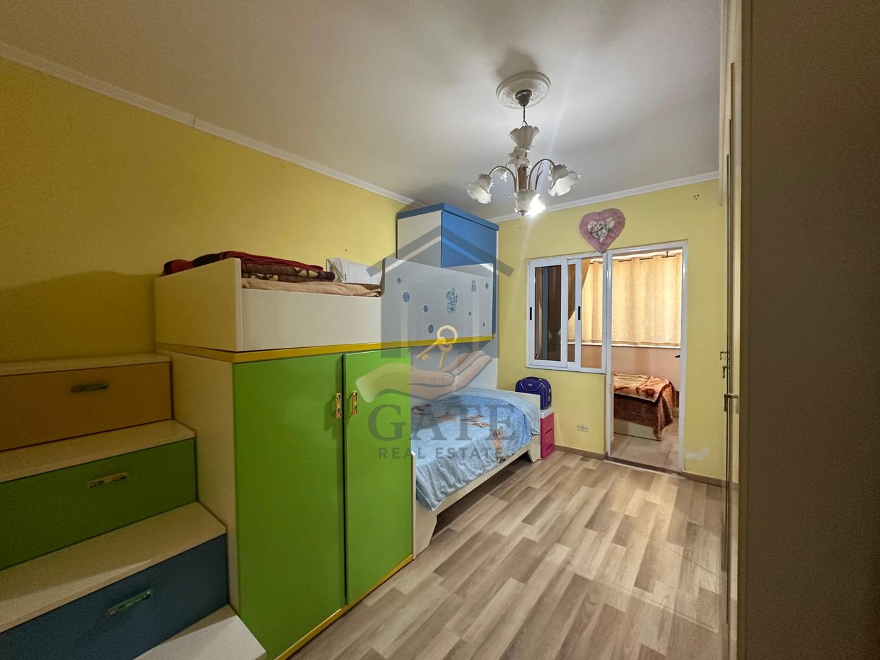 Shitet, Apartament 2+1,tek Shkolla "Qemal Mici" , Durres!