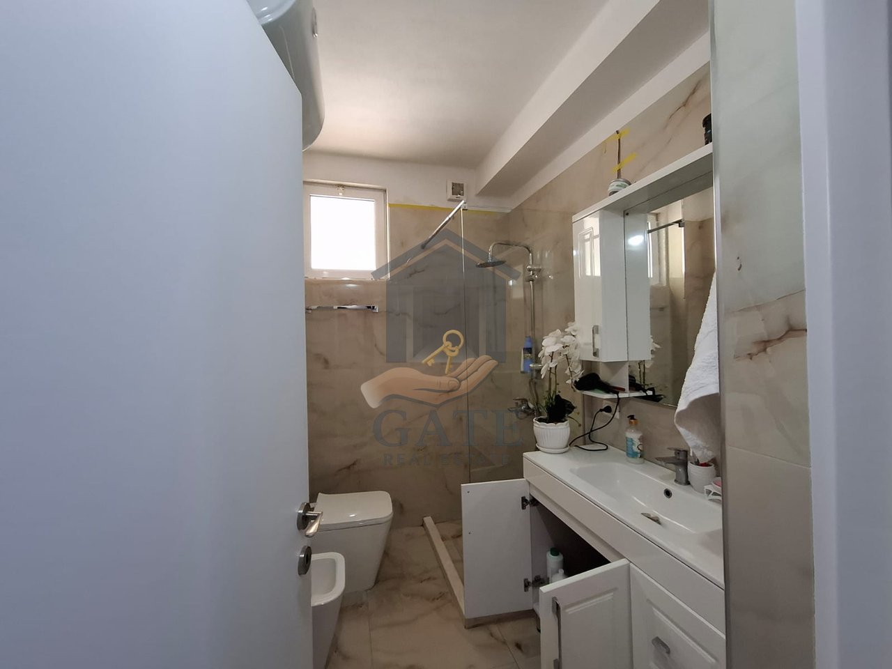 Shitet Apartament 1+1 (Mundësi Kthimi në 2+1) – Kati 3, me Ashensor, Ish-Urt, Durrës