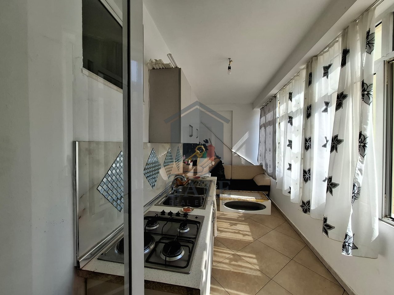 Shitet Apartament 1+1 (Mundësi Kthimi në 2+1) – Kati 3, me Ashensor, Ish-Urt, Durrës