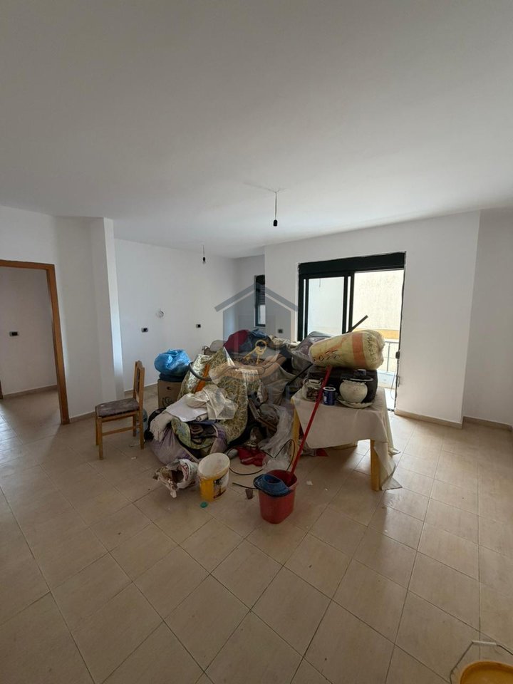 Shitet Apartament 1+1 në Plazh, Durrës – Zona e Hekurudhës (pranë Gega Oil)
