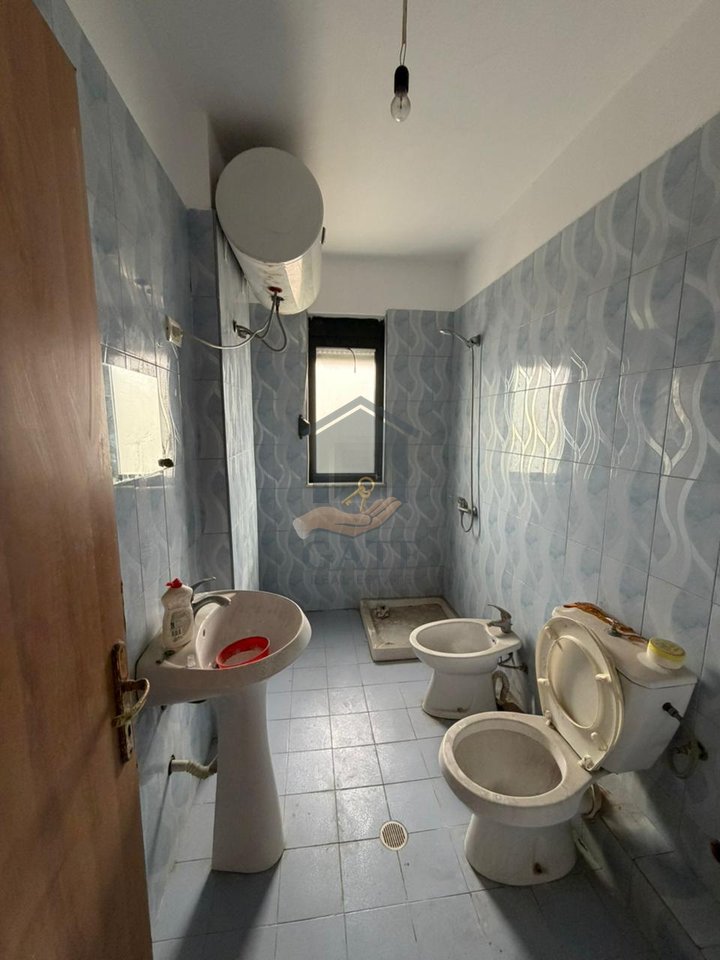 Shitet Apartament 1+1 në Plazh, Durrës – Zona e Hekurudhës (pranë Gega Oil)