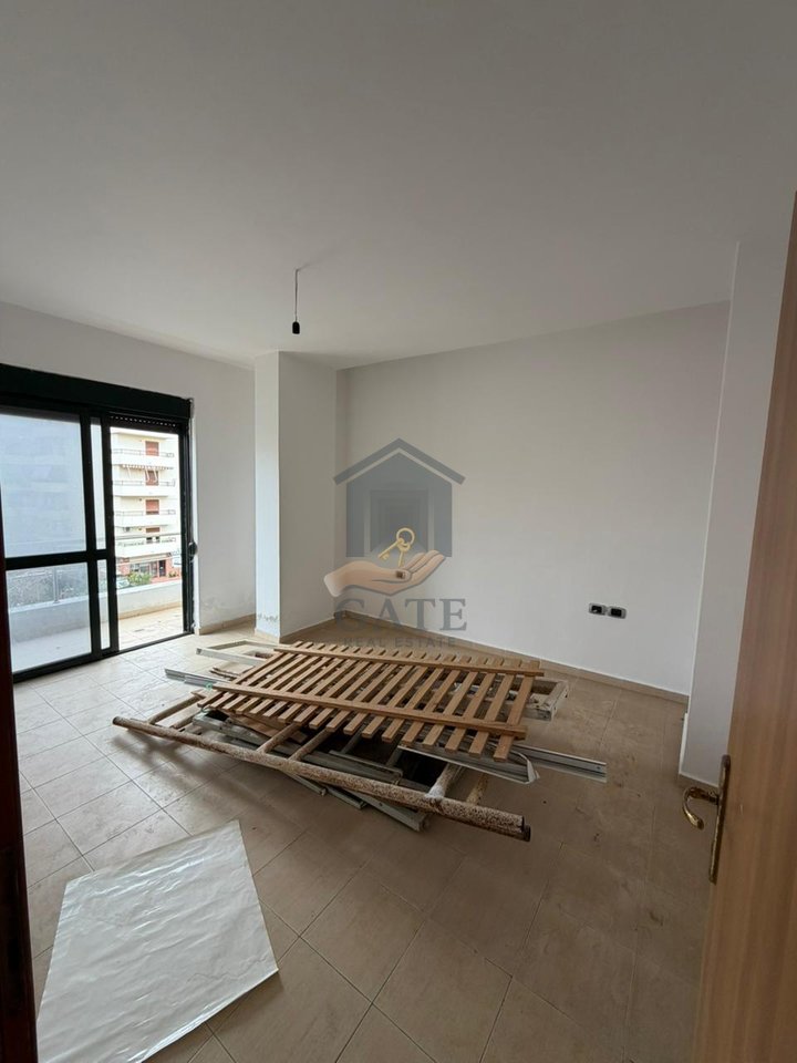 Shitet Apartament 1+1 në Plazh, Durrës – Zona e Hekurudhës (pranë Gega Oil)