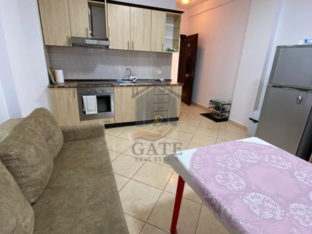 Jepet me qira apartament 1+1 – Rreshti i dytë me detin, Golem