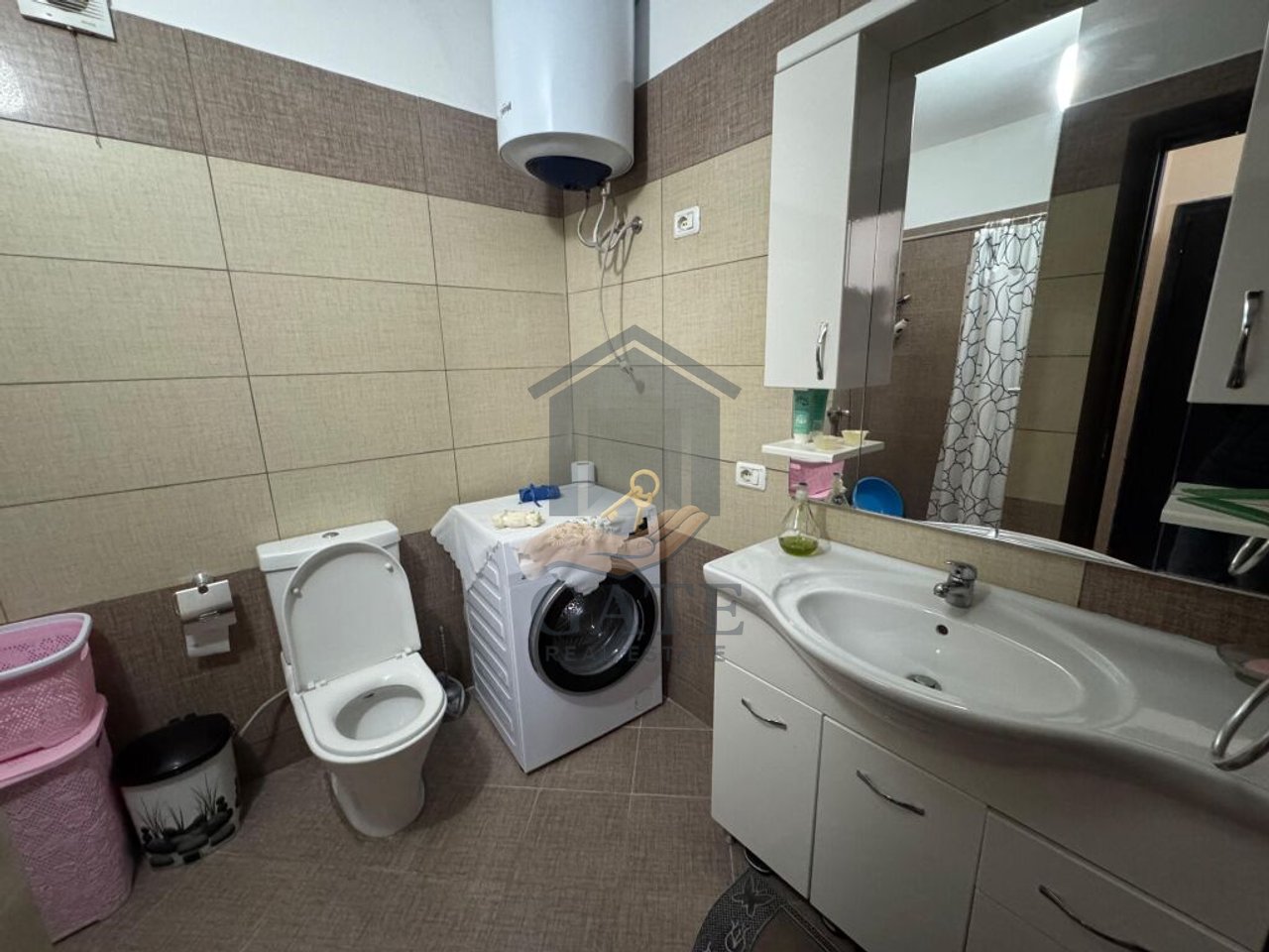 Shitet Apartament 1+1 në Plazh Iliria – 90,000€