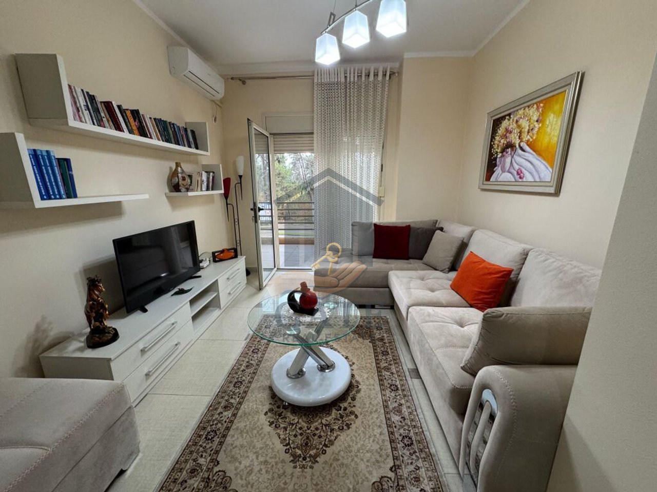 Shitet Apartament 1+1 në Plazh Iliria – 90,000€