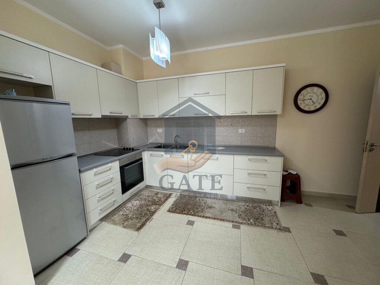 Shitet Apartament 1+1 në Plazh Iliria – 90,000€