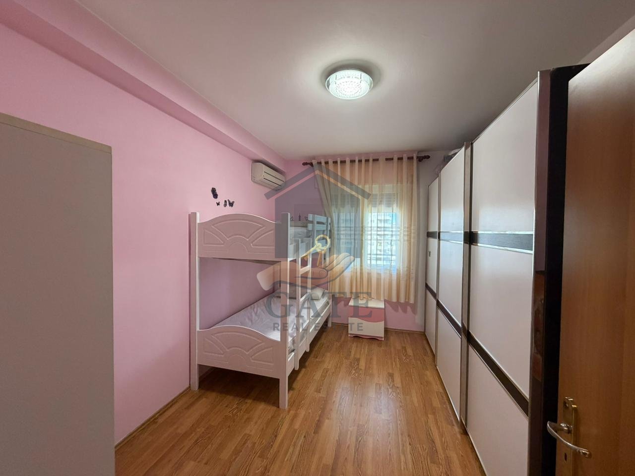 Jepet me Qira , Apartament 2+1+2, Bashkia, Durrës