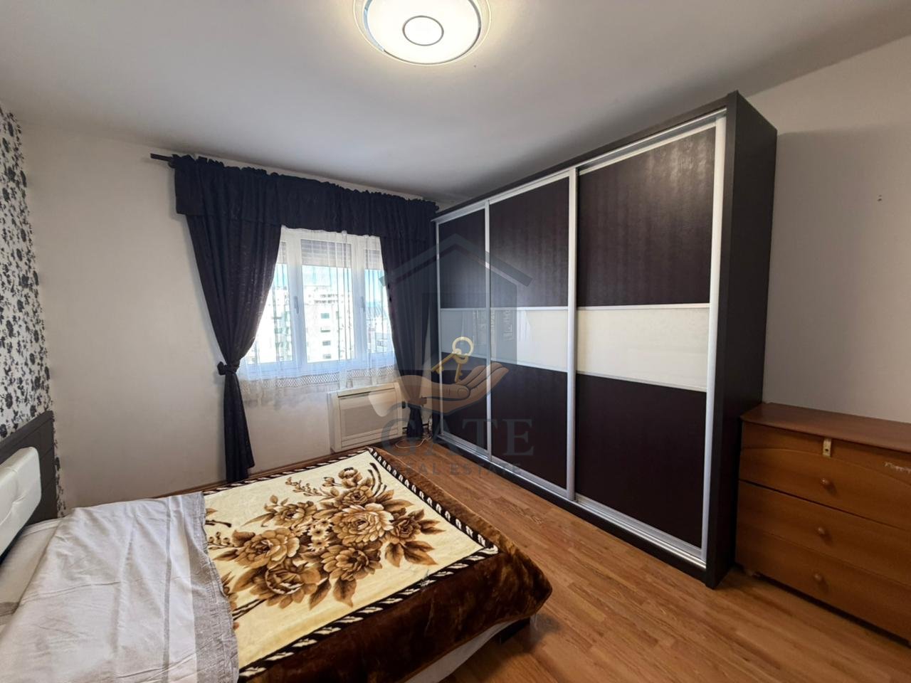 Jepet me Qira , Apartament 2+1+2, Bashkia, Durrës