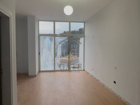 Shitet garsoniere, Shkëmbi i Kavajës, Durrës