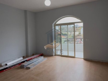 Shitet garsoniere, Shkëmbi i Kavajës, Durrës