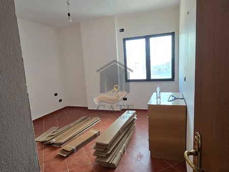 Shitet, Apartament 2+1-Tregu Fruta-Perime, Durres