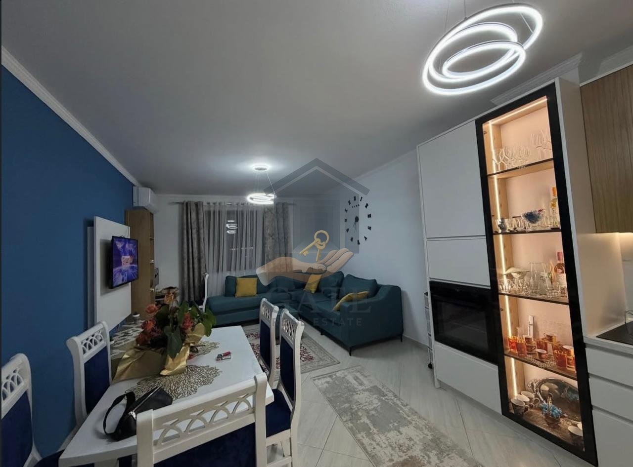 Shitet Apartament 3+1+2t+2b, Shkozet