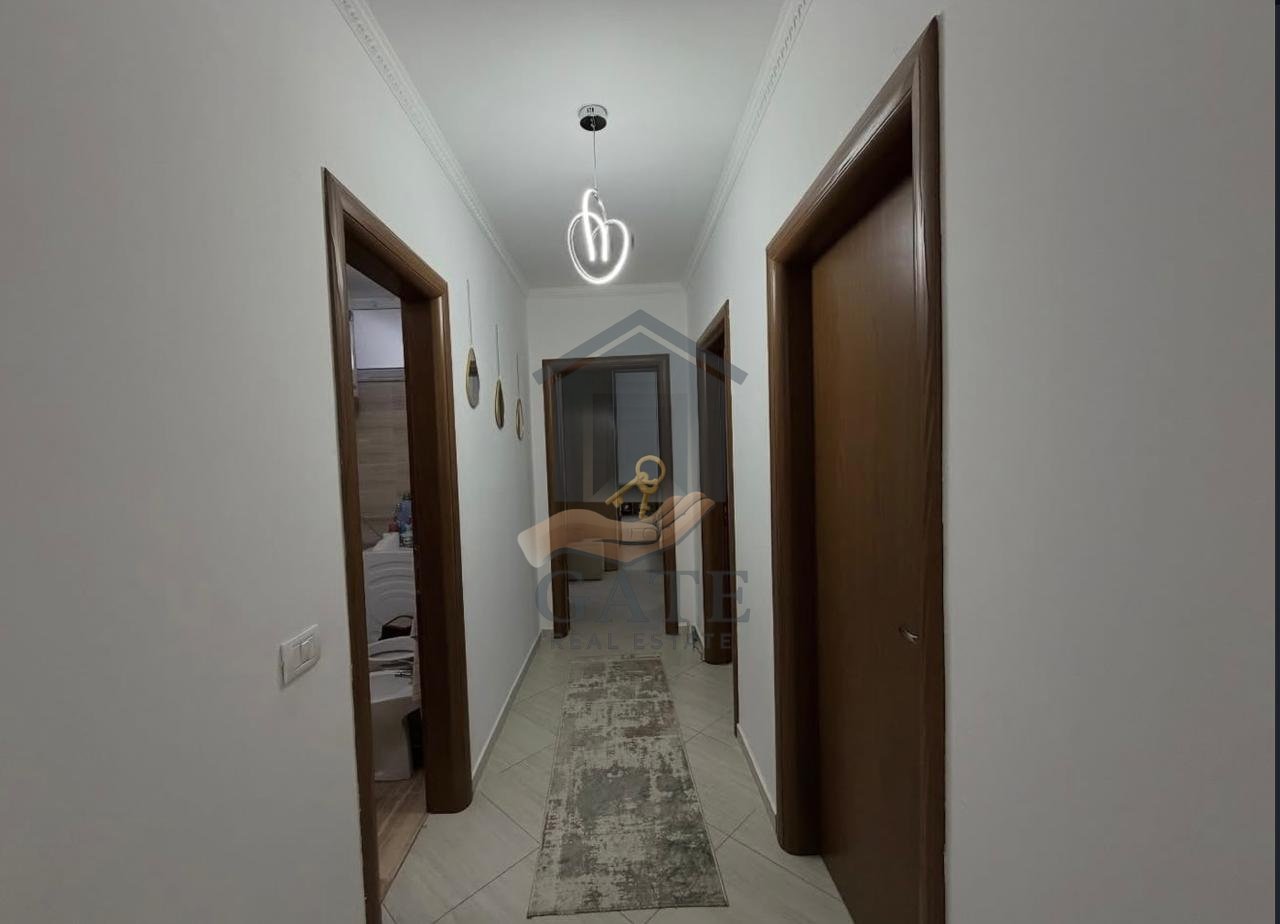 Shitet Apartament 3+1+2t+2b, Shkozet