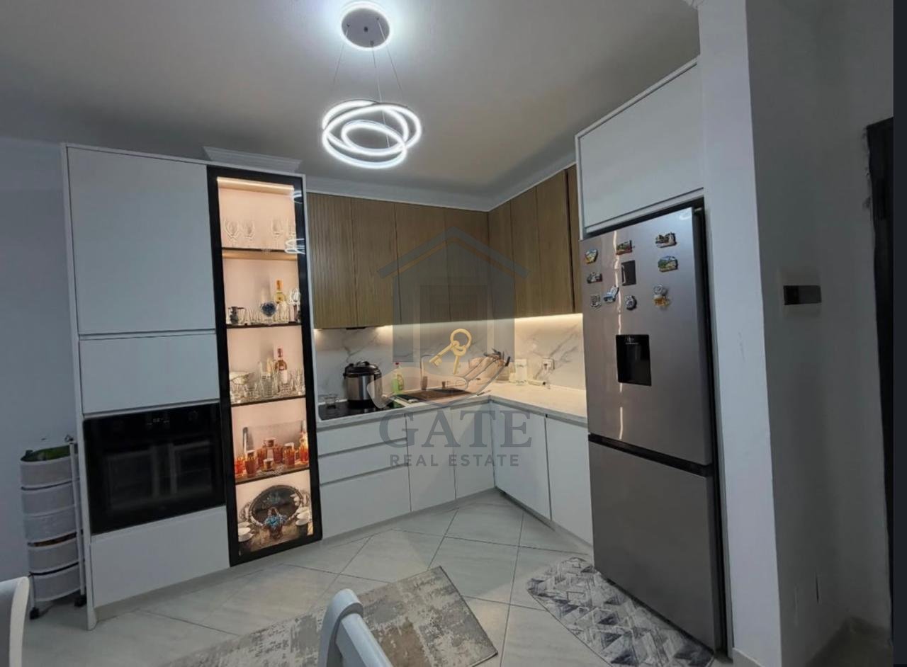 Shitet Apartament 3+1+2t+2b, Shkozet