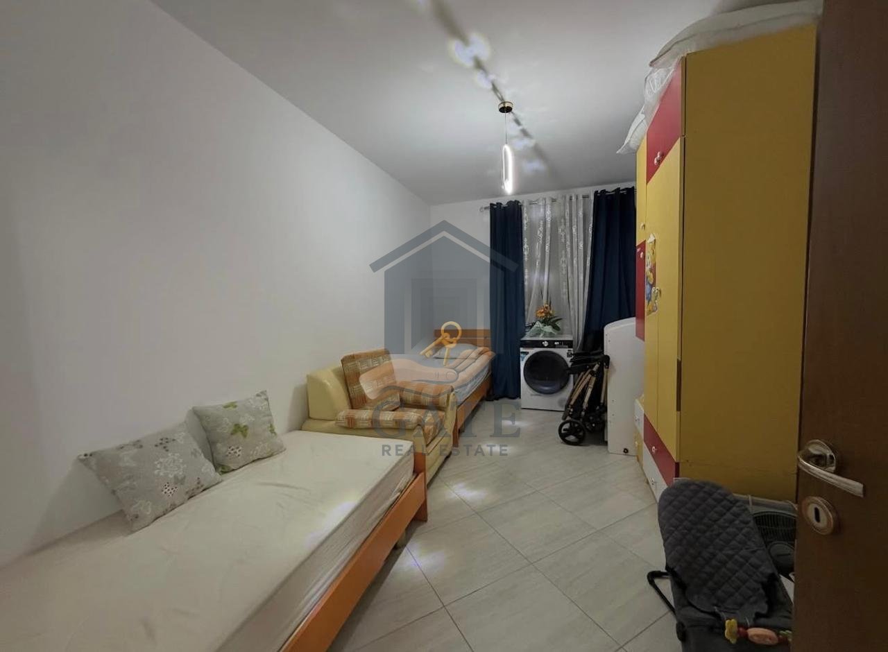 Shitet Apartament 3+1+2t+2b, Shkozet