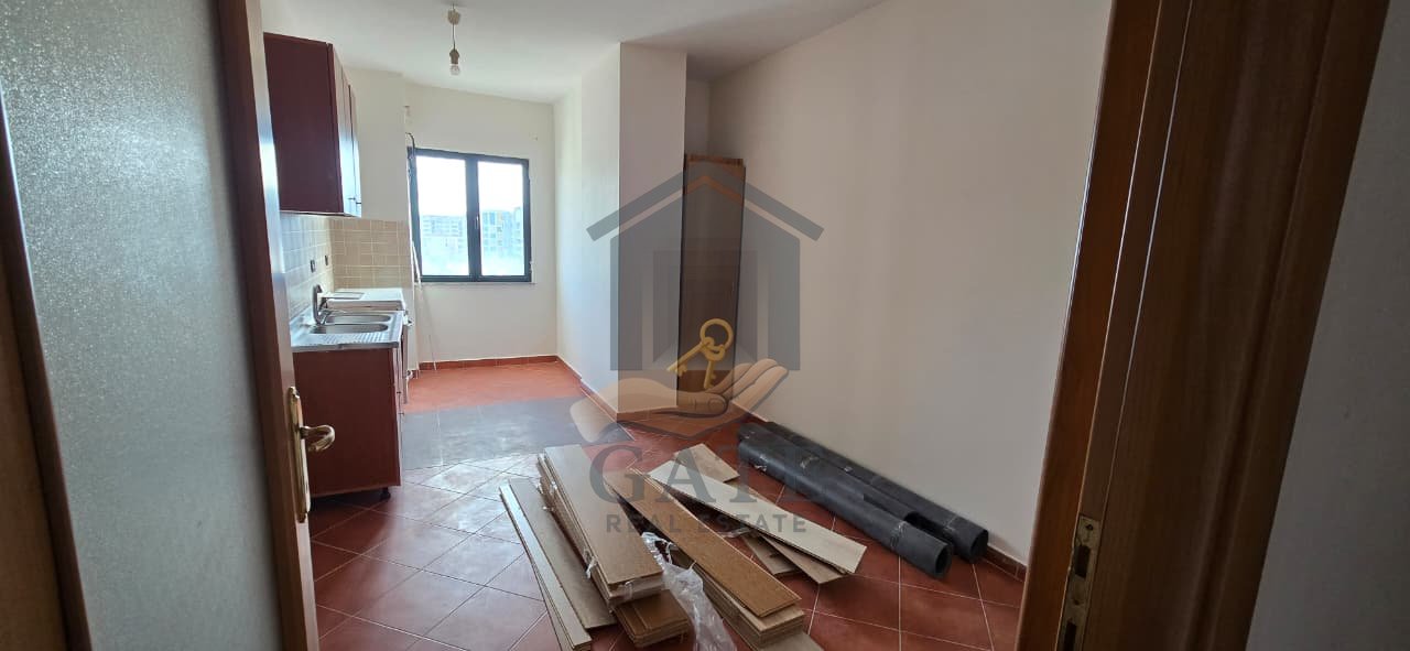 Shitet, Apartament 2+1-Tregu Fruta-Perime, Durres
