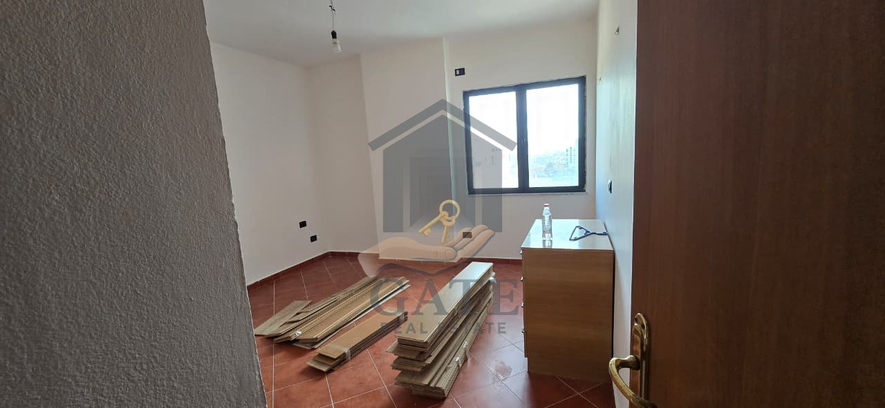 Shitet, Apartament 2+1-Tregu Fruta-Perime, Durres