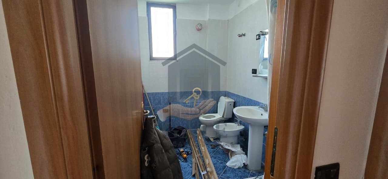 Shitet, Apartament 2+1-Tregu Fruta-Perime, Durres