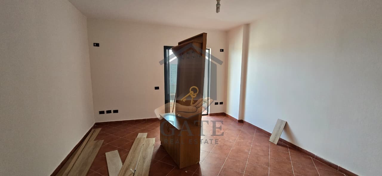 Shitet, Apartament 2+1-Tregu Fruta-Perime, Durres