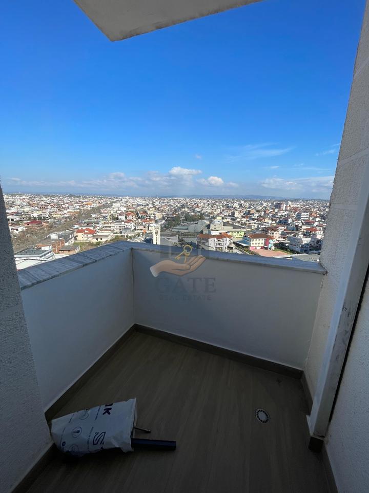 Jepet me qira apartament 2+1 me dy ballkone dhe dy tualete në zonën e Ish URT