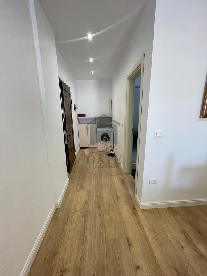 Jepet me qira apartament 2+1 me dy ballkone dhe dy tualete në zonën e Ish URT