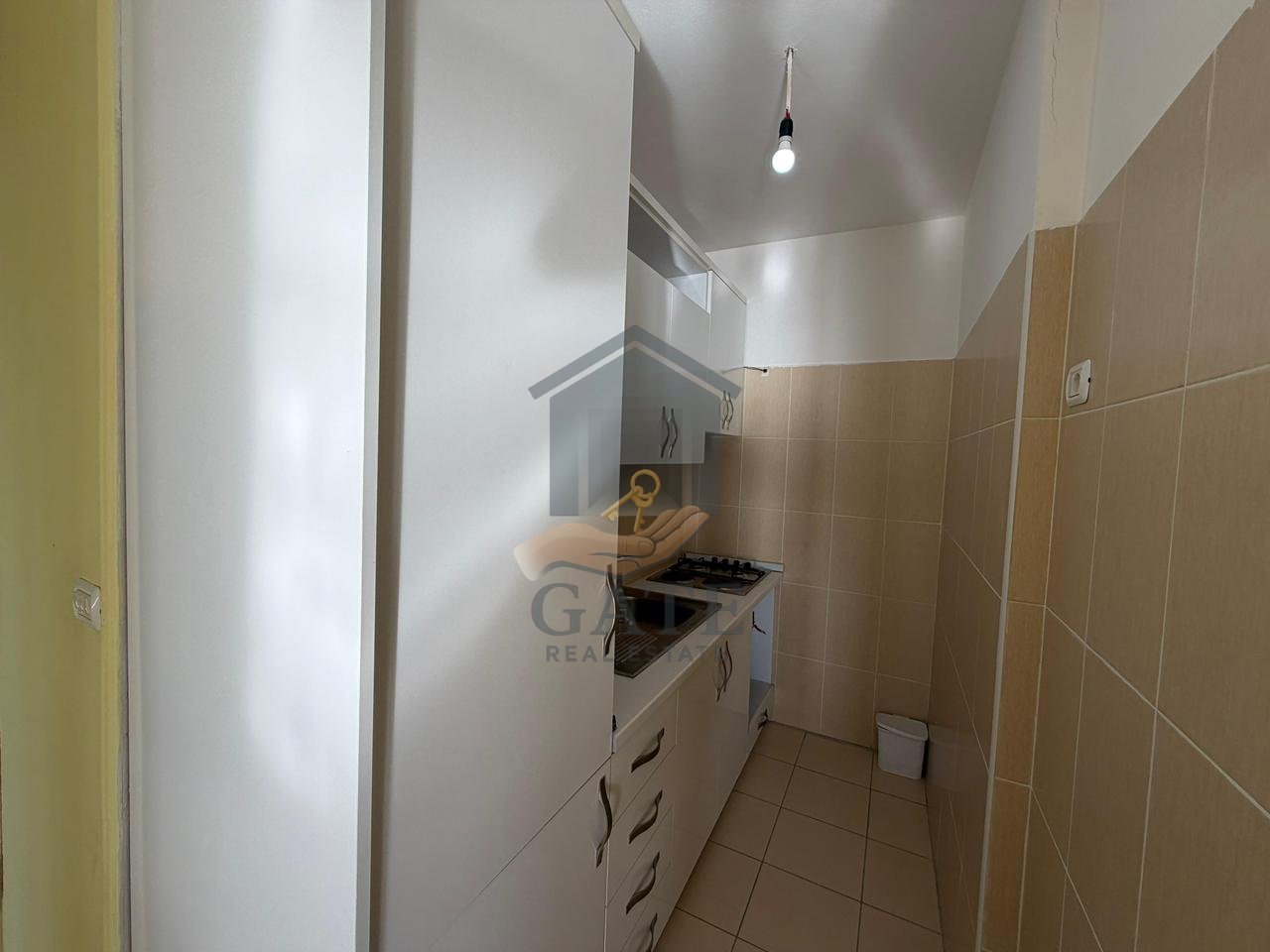 Jepet me qira apartament 2+1+depo+ garazh  në zonën e Arrogostës, Currila.