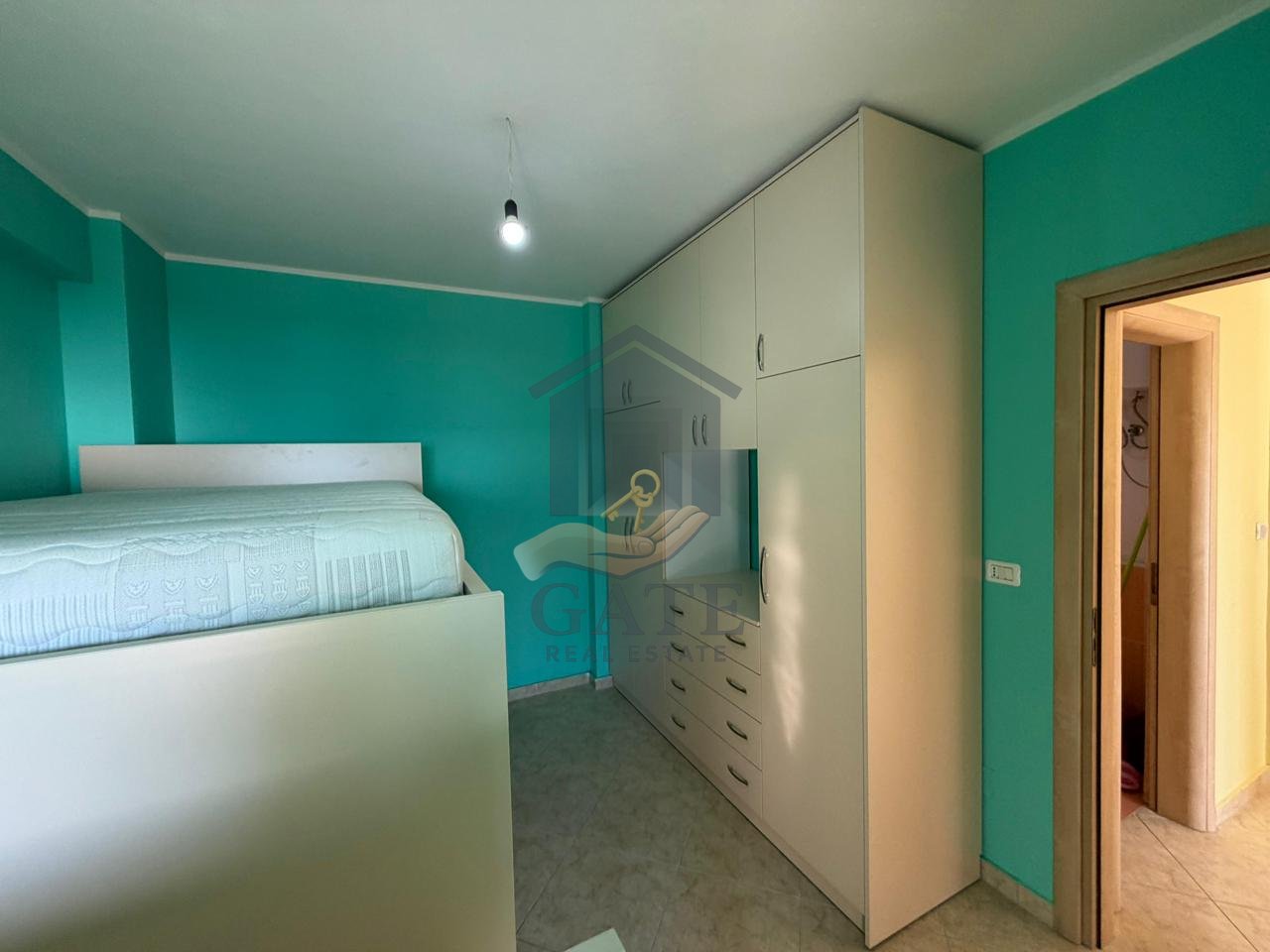 Jepet me qira apartament 2+1+depo+ garazh  në zonën e Arrogostës, Currila.