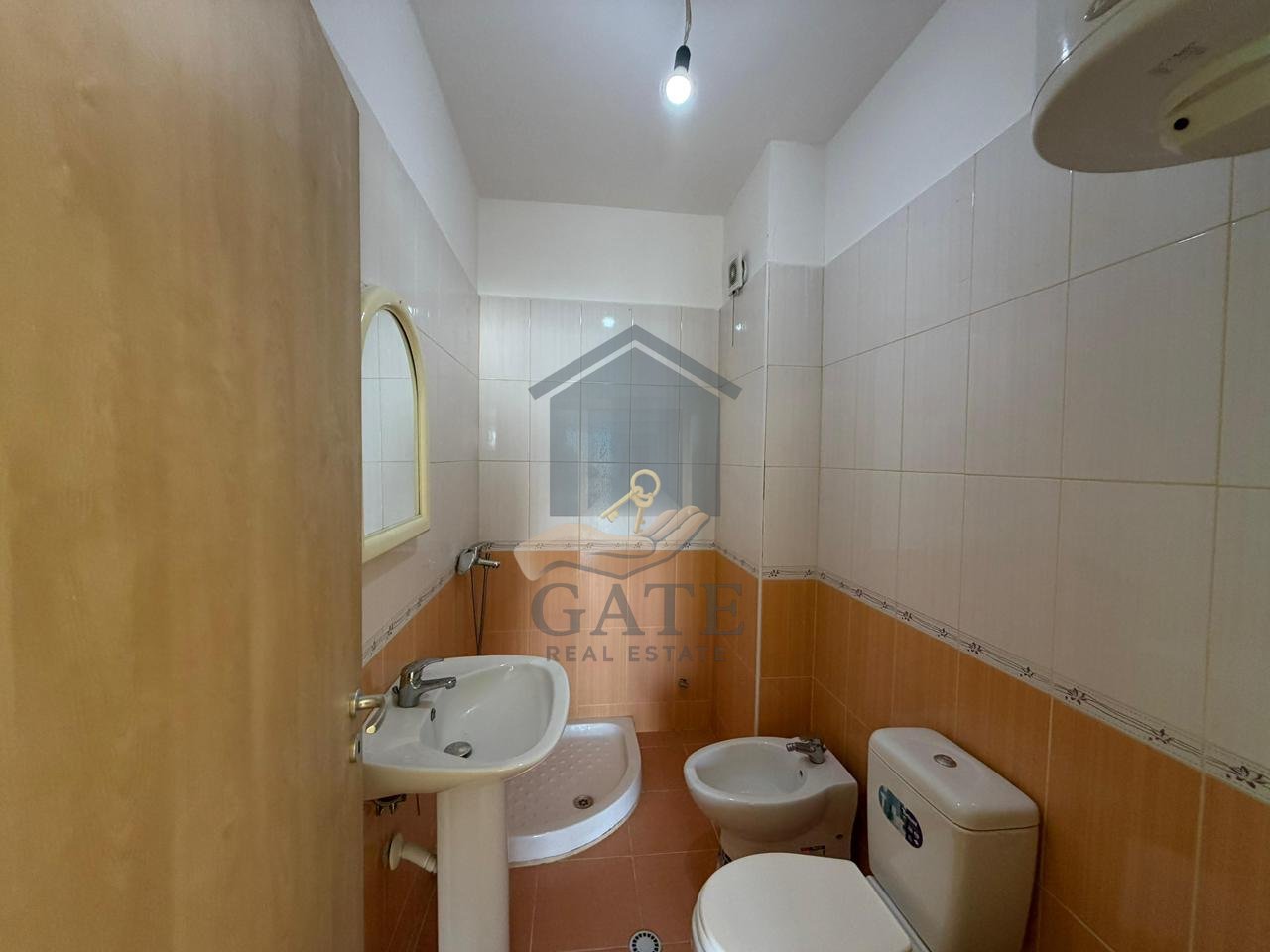 Jepet me qira apartament 2+1+depo+ garazh  në zonën e Arrogostës, Currila.