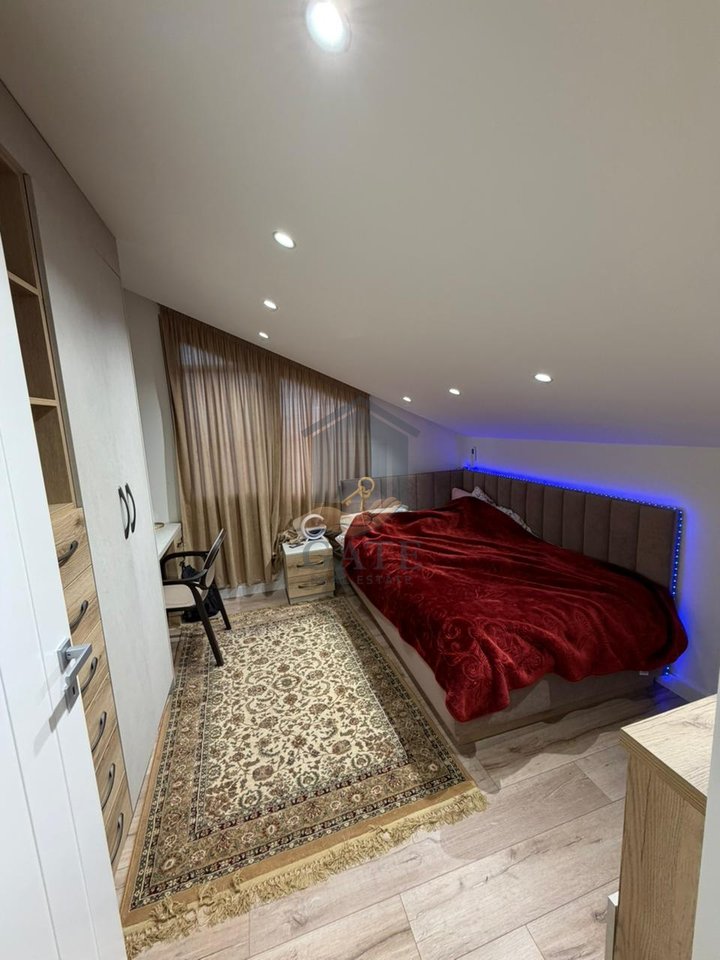 Villa su due piani in vendita nella zona della Spiaggia, vicino alla Moschea delle 4 Minareti.